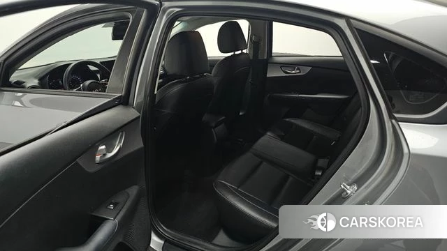 Kia The New K3 2nd generation 2022 Серебристо-серый из Кореи, фото 3