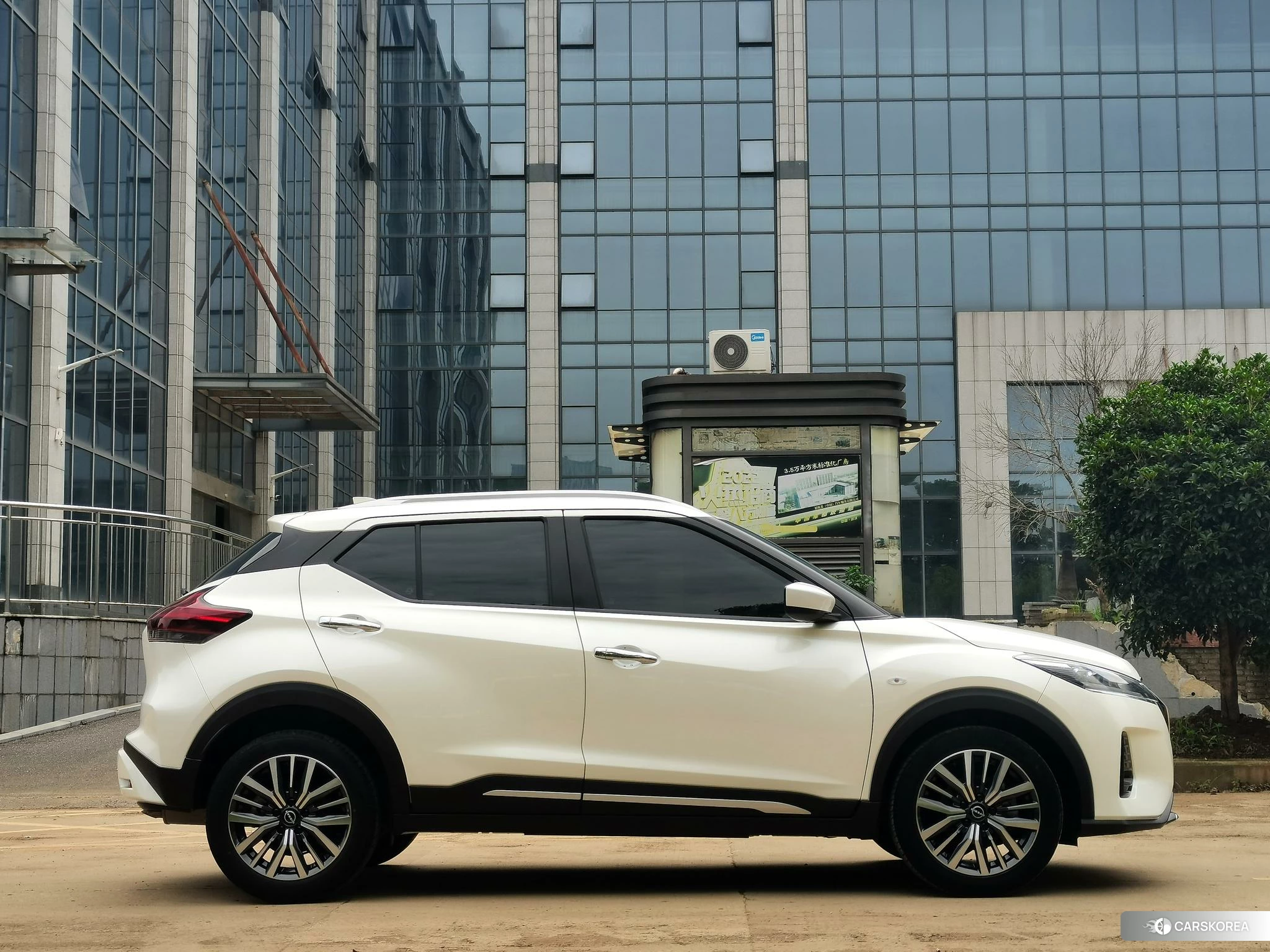 Nissan Kicks 2023 Белый из Китая, фото 3