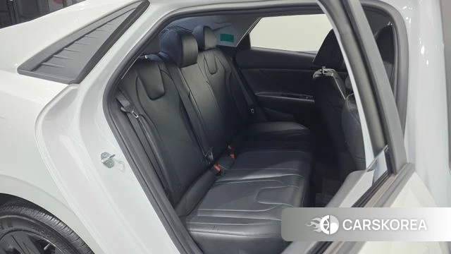Hyundai Avante Hybrid (CN7) 2023 Белый из Кореи, фото 3