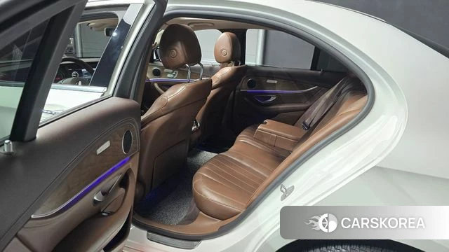 Mercedes-Benz E-Class W213 2018 Белый из Кореи, фото 3