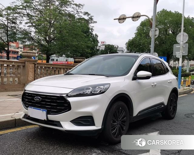 Ford Escape 2023 Белый из Китая, фото 3