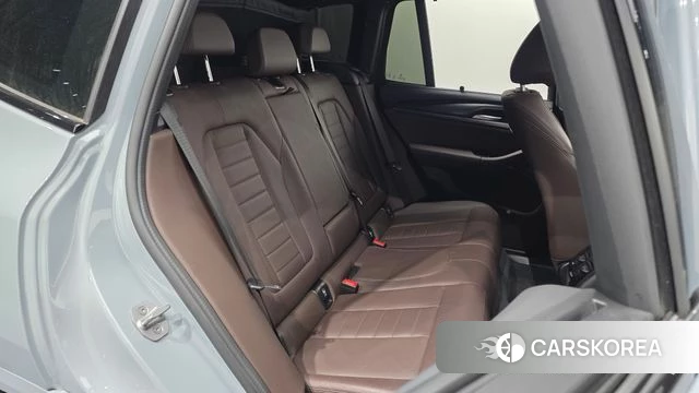 BMW X3 (G01) 2022 Светло-серебряный цвет из Кореи, фото 3