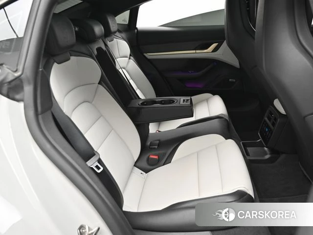 Porsche Taycan 2025 Жемчужный цвет из Кореи, фото 3