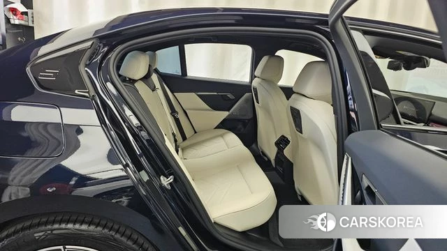 BMW 5 Series (G60) 2026 Черный из Кореи, фото 3