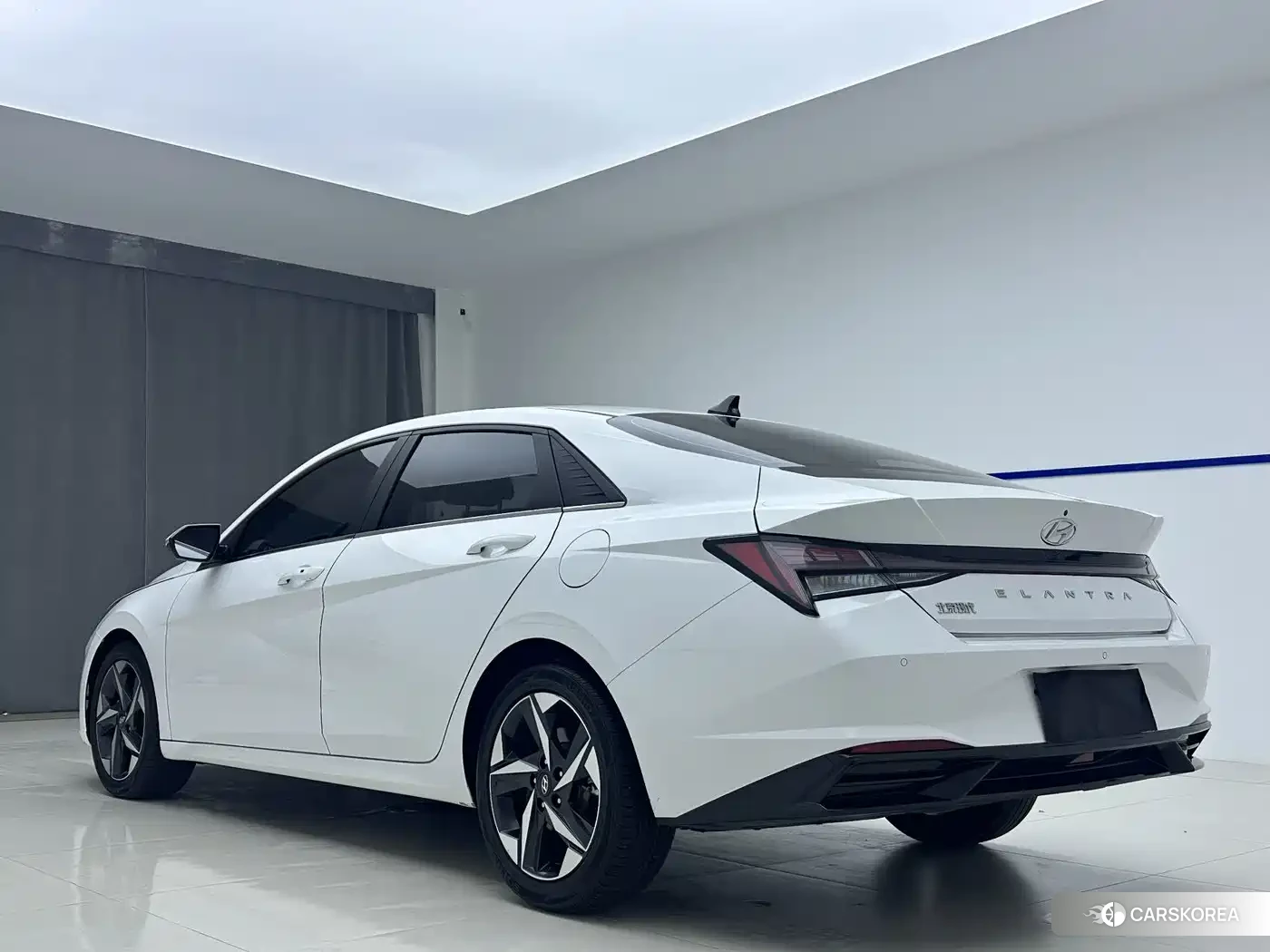 Hyundai Elantra 2023 Белый из Китая, фото 3