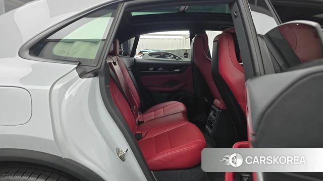 Porsche Makan EV 2025 Серебристо-серый из Кореи, фото 3