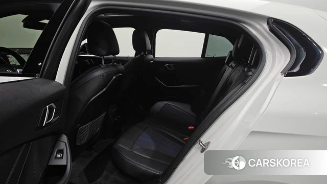 BMW 1 Series (F40) 2023 Белый из Кореи, фото 3