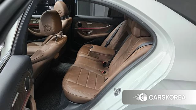 Mercedes-Benz E-Class W213 2022 Белый из Кореи, фото 3