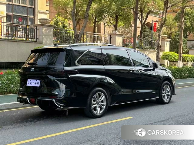 Toyota Sienna 2023 Черный из Китая, фото 3
