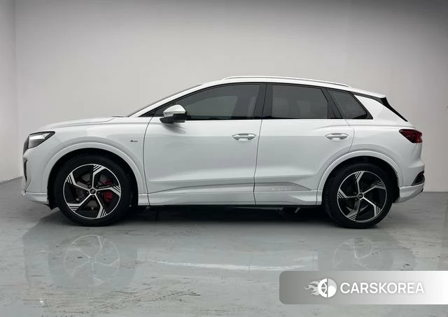 Audi Q4 2022 Белый из Китая, фото 3