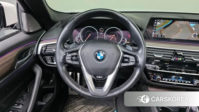 BMW 5 Series (G30) 2018 Белый из Кореи, фото 3