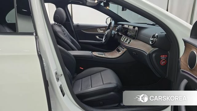 Mercedes-Benz E-Class W213 2022 Белый из Кореи, фото 3