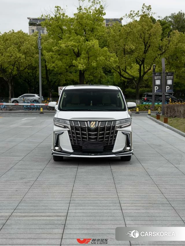 Toyota Alphard 2023 Белый из Китая, фото 3