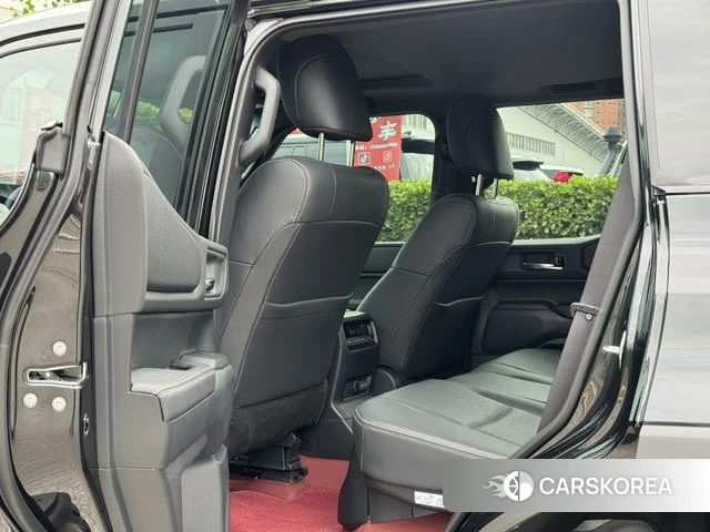 Toyota Land Cruiser 2025 Черный из Китая, фото 3