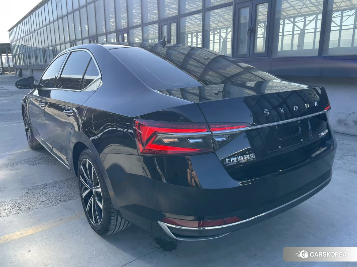 Skoda Superb 2023 Черный из Китая, фото 3
