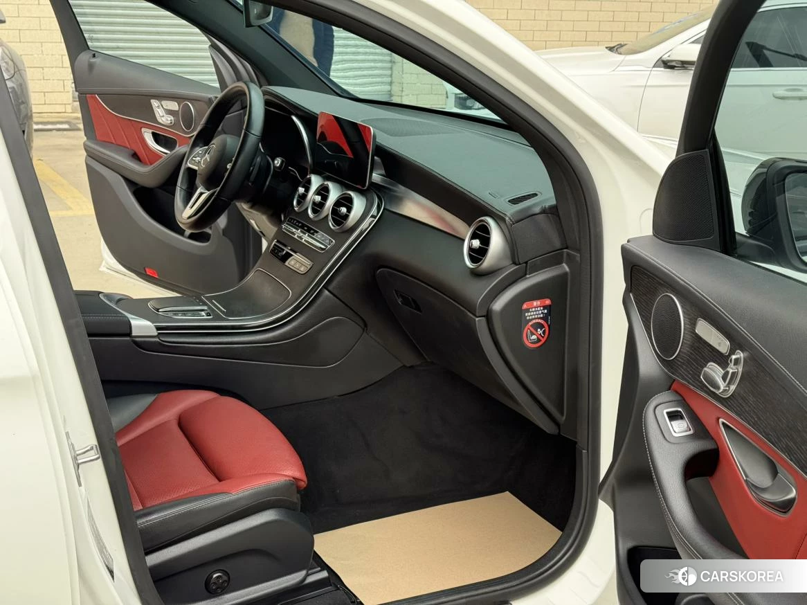 Mercedes-Benz GLC 2021 Белый из Китая, фото 3