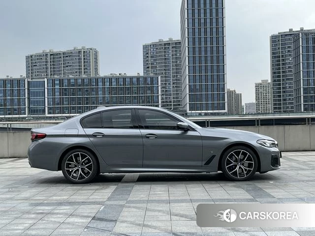 BMW 5 series 2023 Темно-серый из Китая, фото 3