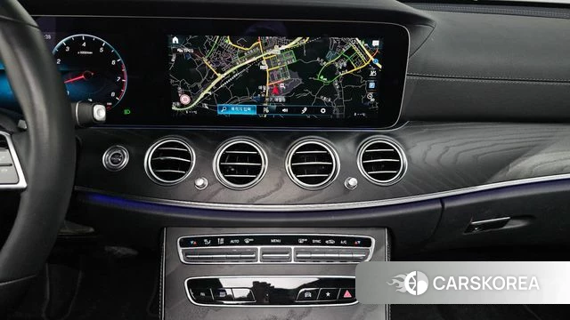 Mercedes-Benz E-Class W213 2023 Белый из Кореи, фото 3