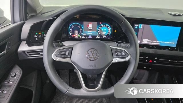 Volkswagen Golf 8th Generation 2024 Серебряный из Кореи, фото 3