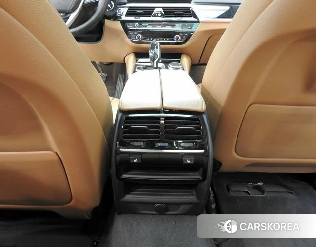 BMW 5 Series (G30) 2018 Белый из Кореи, фото 3