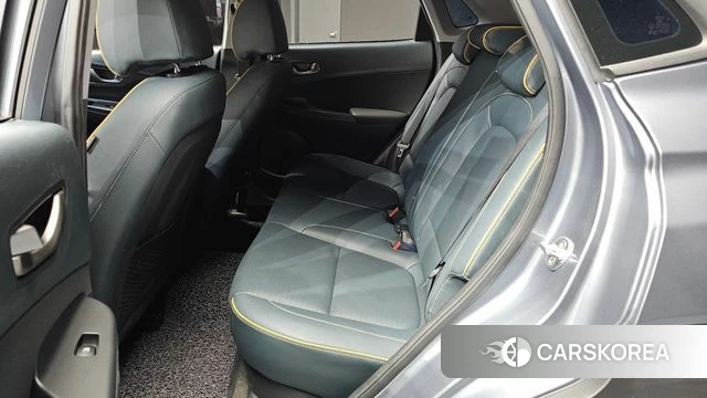 Hyundai Kona 2018 Светло-серебряный цвет из Кореи, фото 3