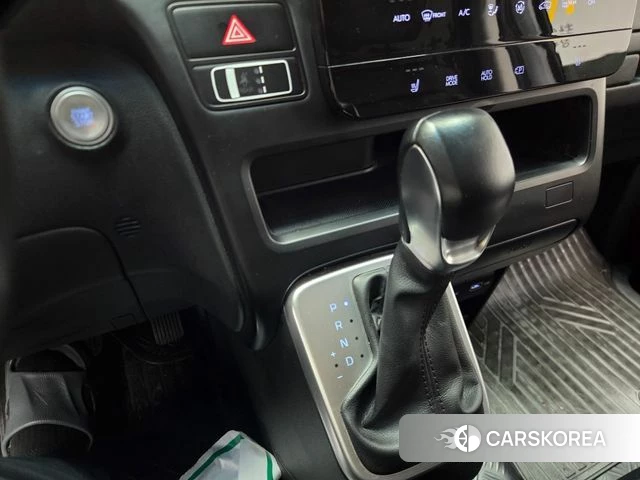 Hyundai Staria 2022 Серебристо-серый из Кореи, фото 4