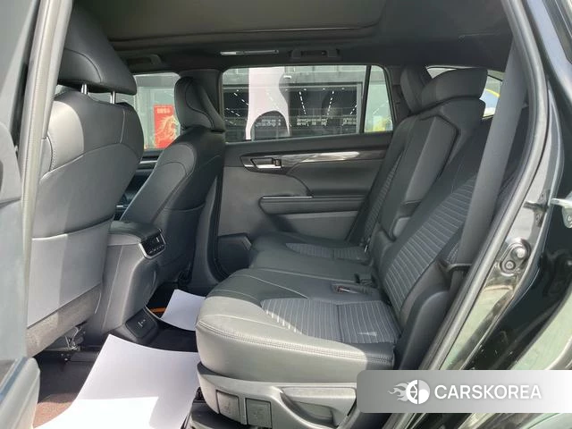 Toyota Crown 2024 Черный из Китая, фото 3