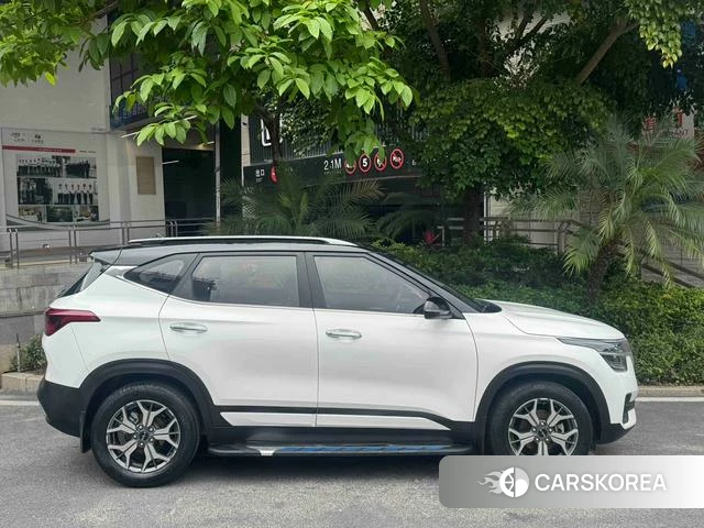 Kia KX3 2021 Белый из Китая, фото 3