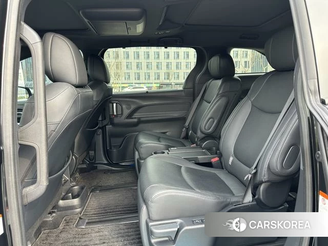 Toyota Granvia 2023 Черный из Китая, фото 3