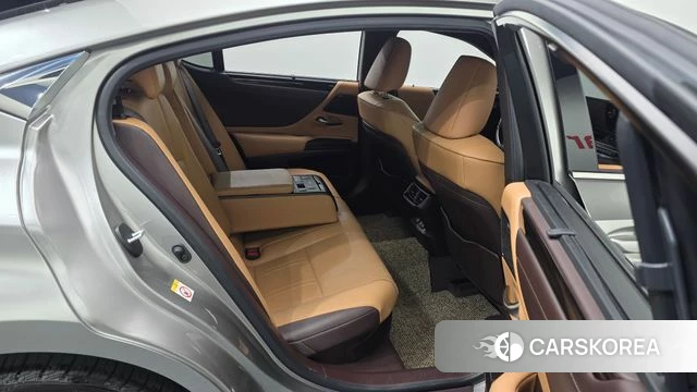 Lexus ES300h 7th generation 2019 Серебристо-серый из Кореи, фото 3