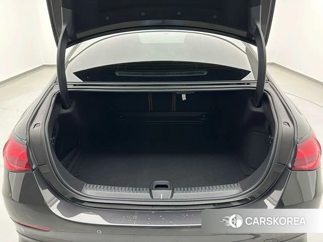 Mercedes-Benz E-Class 2025 Черный из Китая, фото 3