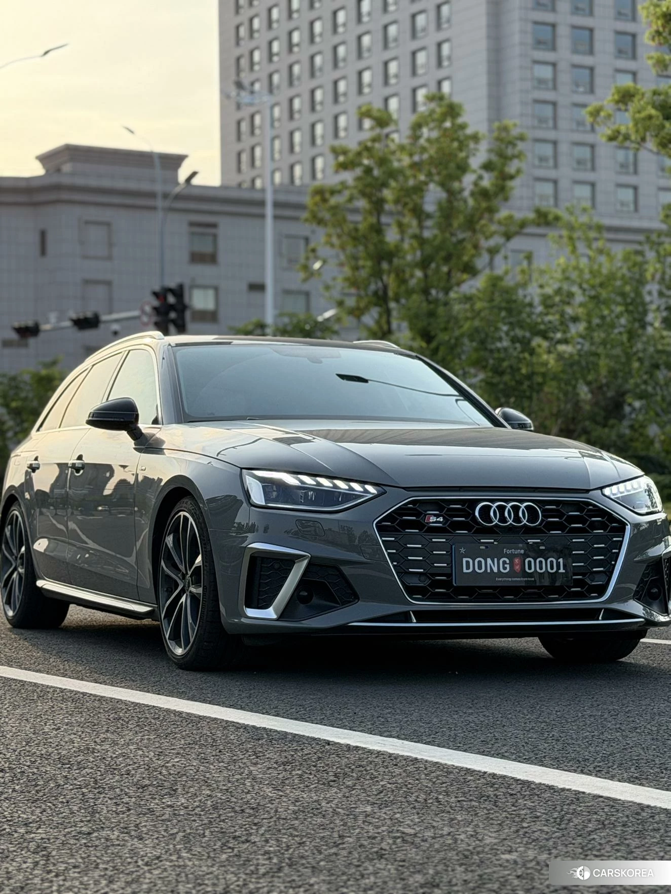 Audi A4L 2021 Темно-серый из Китая, фото 3