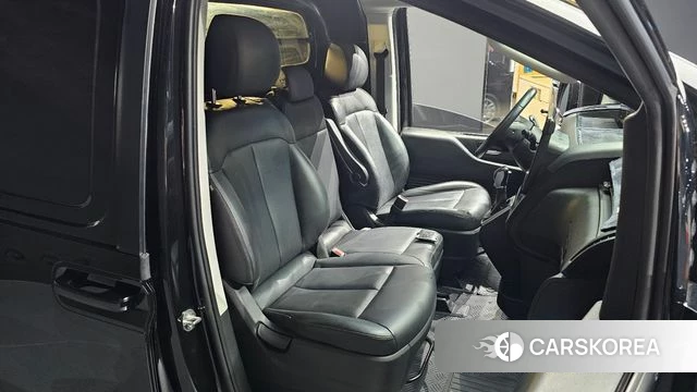Hyundai Staria 2023 Черный из Кореи, фото 3