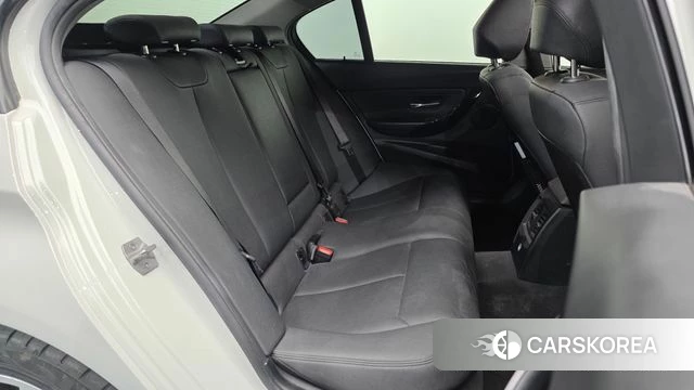 BMW 3 Series (F30) 2018 Белый из Кореи, фото 3