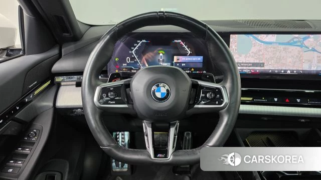 BMW 5 Series (G60) 2023 Белый из Кореи, фото 3