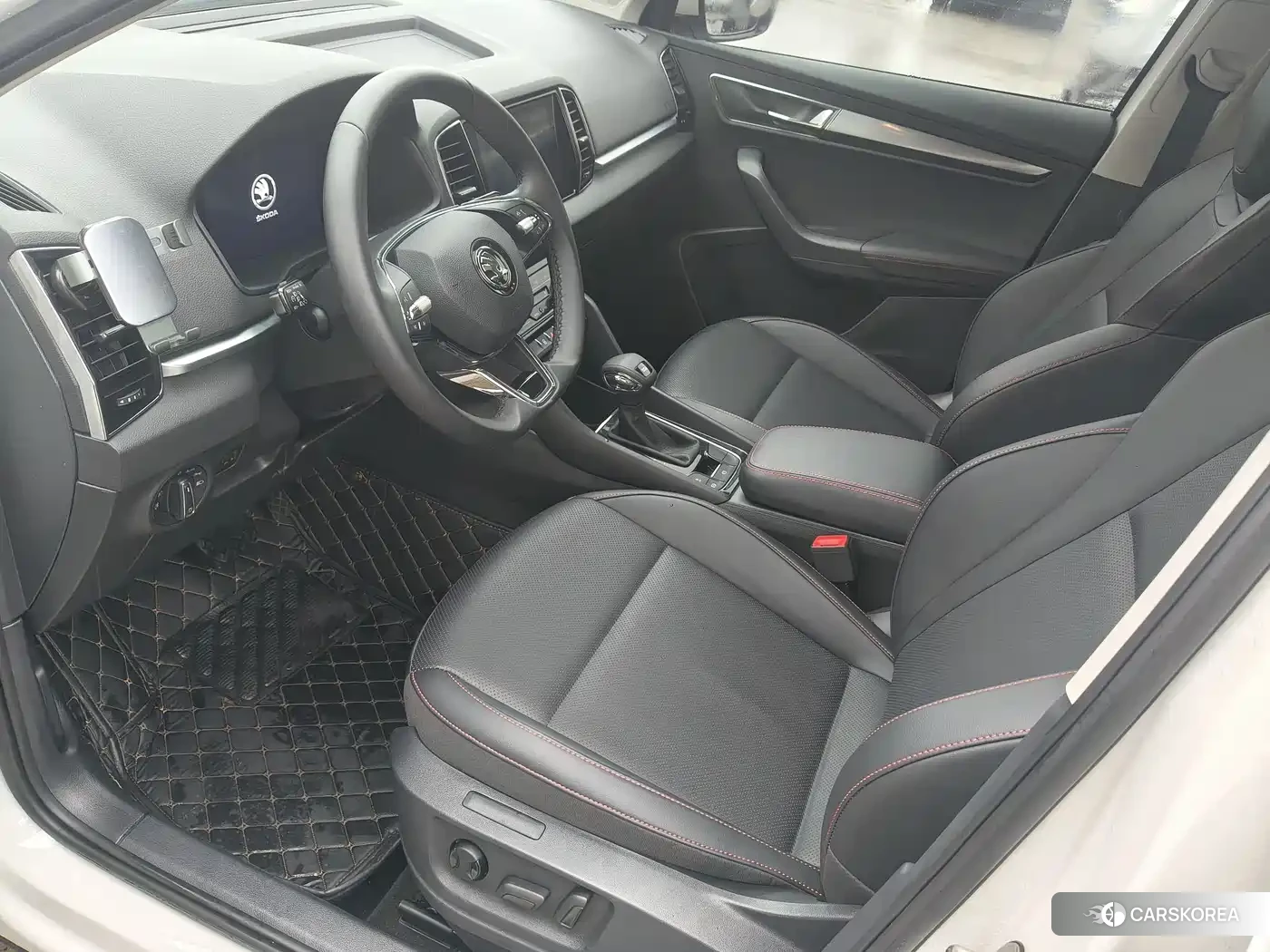 Skoda Karoq 2023 Белый из Китая, фото 3