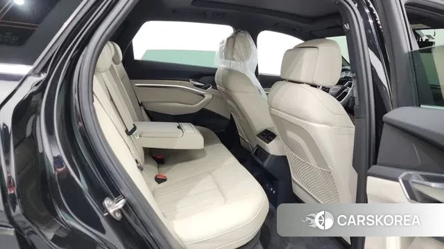 Audi e-Tron 2020 Черный из Кореи, фото 3