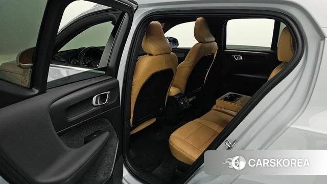 Volvo XC40 2021 Серебристо-серый из Кореи, фото 3