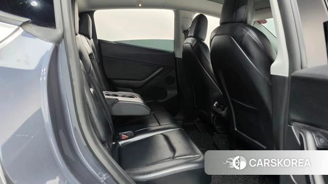 Tesla Model Y 2022 Серебряный из Кореи, фото 3