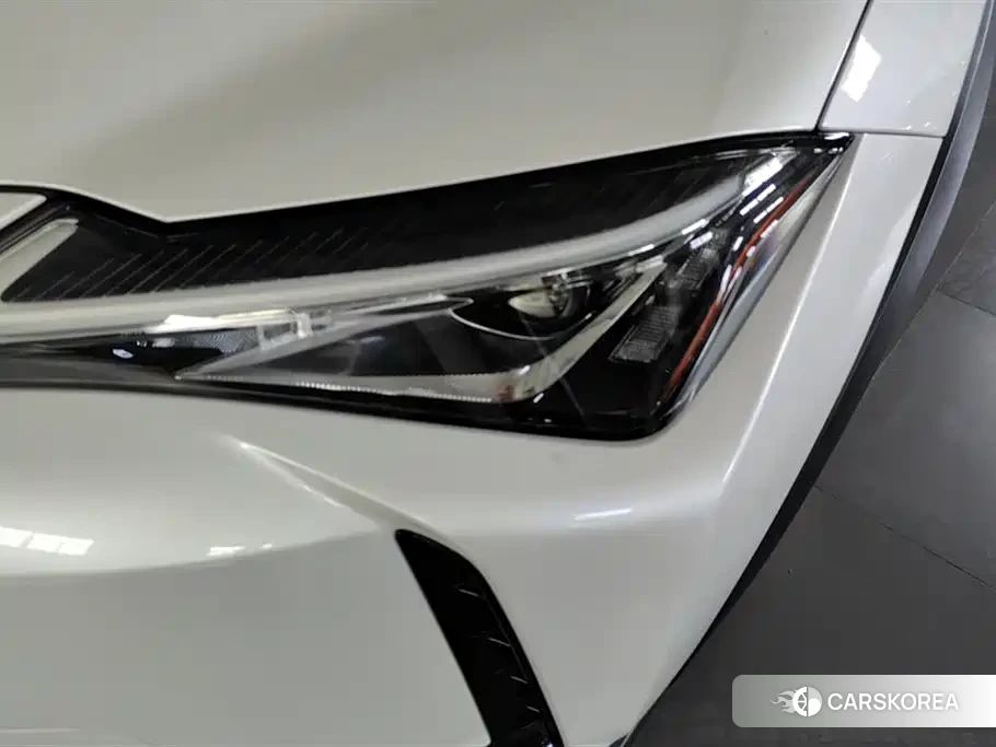 Lexus UX 2023 Белый из Китая, фото 3