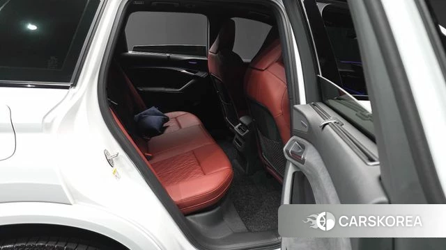 Audi SQ6 e-Tron (GF) 2025 Белый из Кореи, фото 3