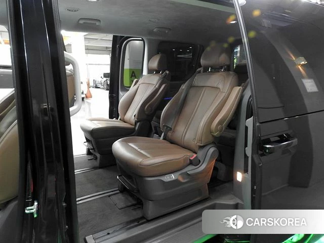 Hyundai Staria 2023 Черный из Кореи, фото 3