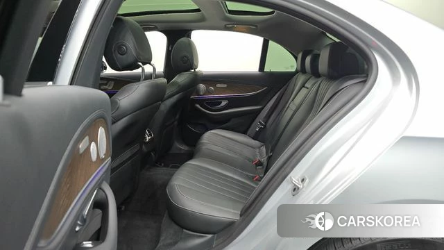 Mercedes-Benz E-Class W213 2019 Серебряный из Кореи, фото 3