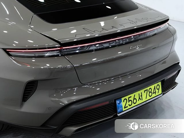 Porsche Taycan 2025 Серый из Кореи, фото 3
