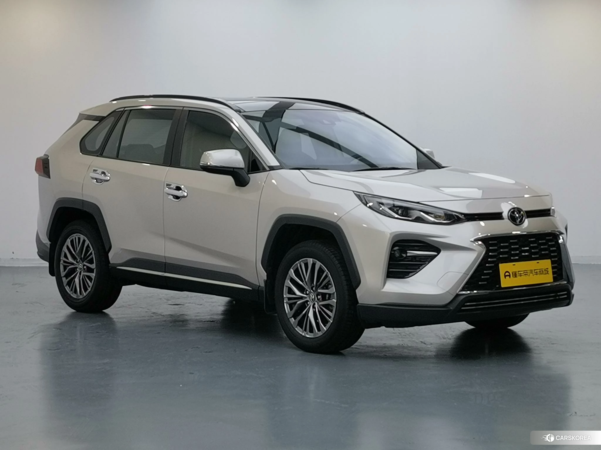Toyota Wildlander 2023 Серебристо-серый из Китая, фото 3