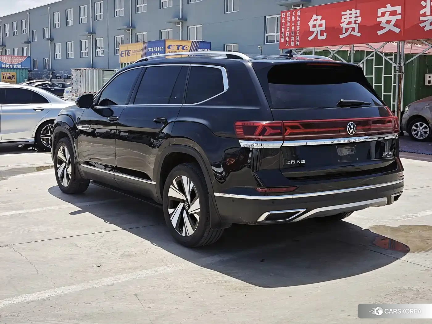 Volkswagen Touareg 2024 Черный из Китая, фото 3