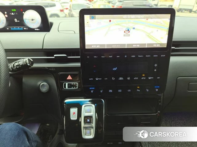 Hyundai Staria 2023 Белый из Кореи, фото 3