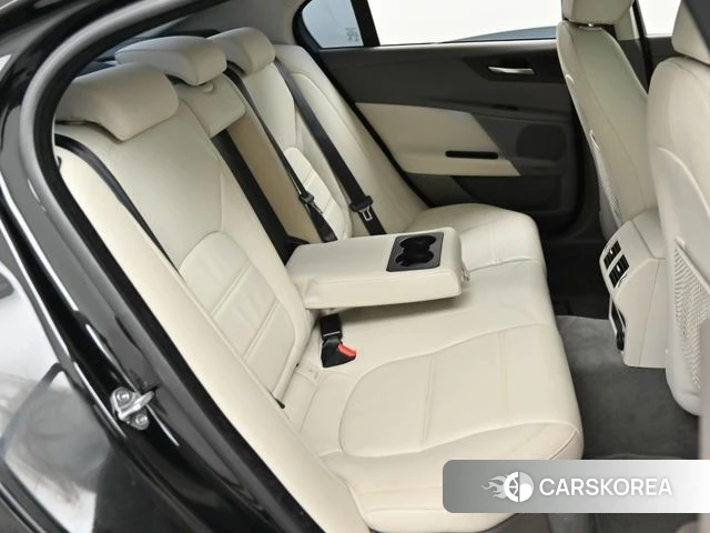 Jaguar XE 2018 Черный из Кореи, фото 3