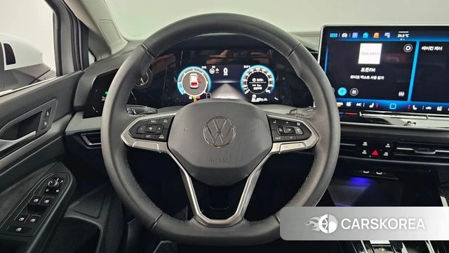 Volkswagen Golf 8th Generation 2025 Белый из Кореи, фото 3