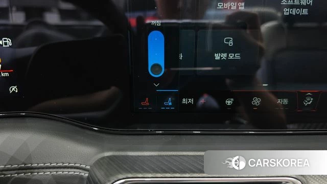 Ford Mustang 7th Generation 2024 Черный из Кореи, фото 3